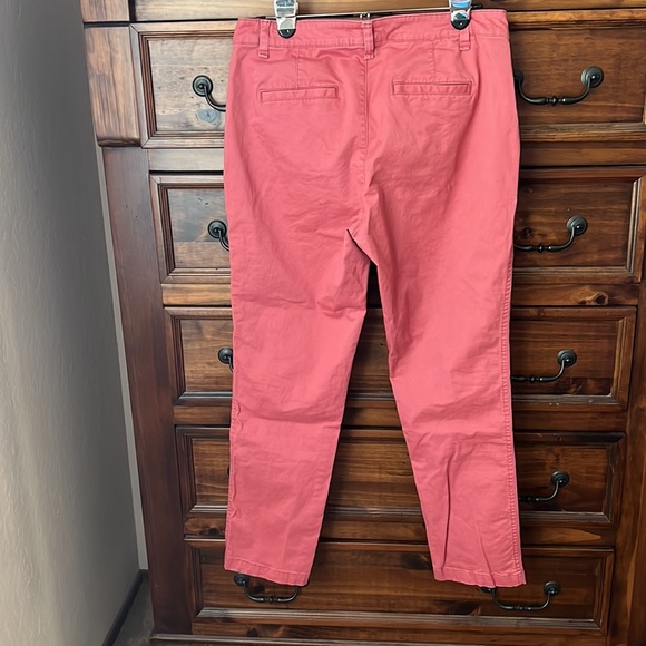 GAP Coral khakis, Size 8 - Picture 3 of 3